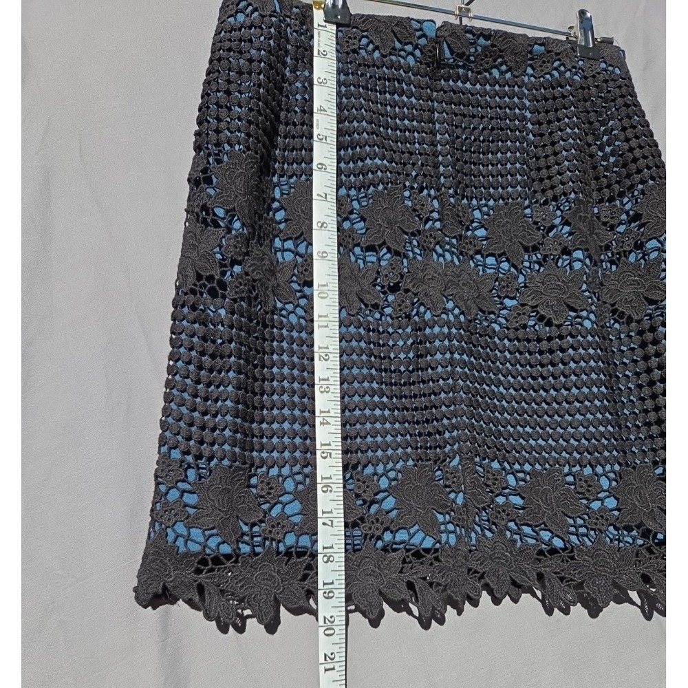 LOFT Women's Black Crochet Lace Skirt Blue Lining Floral Scalloped Hem Size 4 - Picture 6 of 6